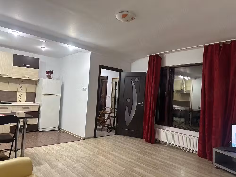 Închiriez casă 2 camere 65 m