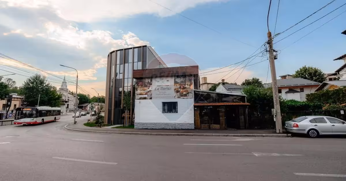 Casă individuală de vânzare cu 7 camere, mobilată în zona Central, Pitești