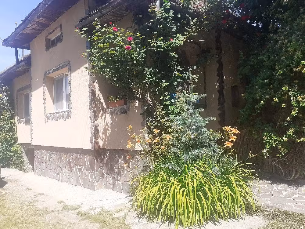 Proprietar   vind  Shimb  casa si anexe