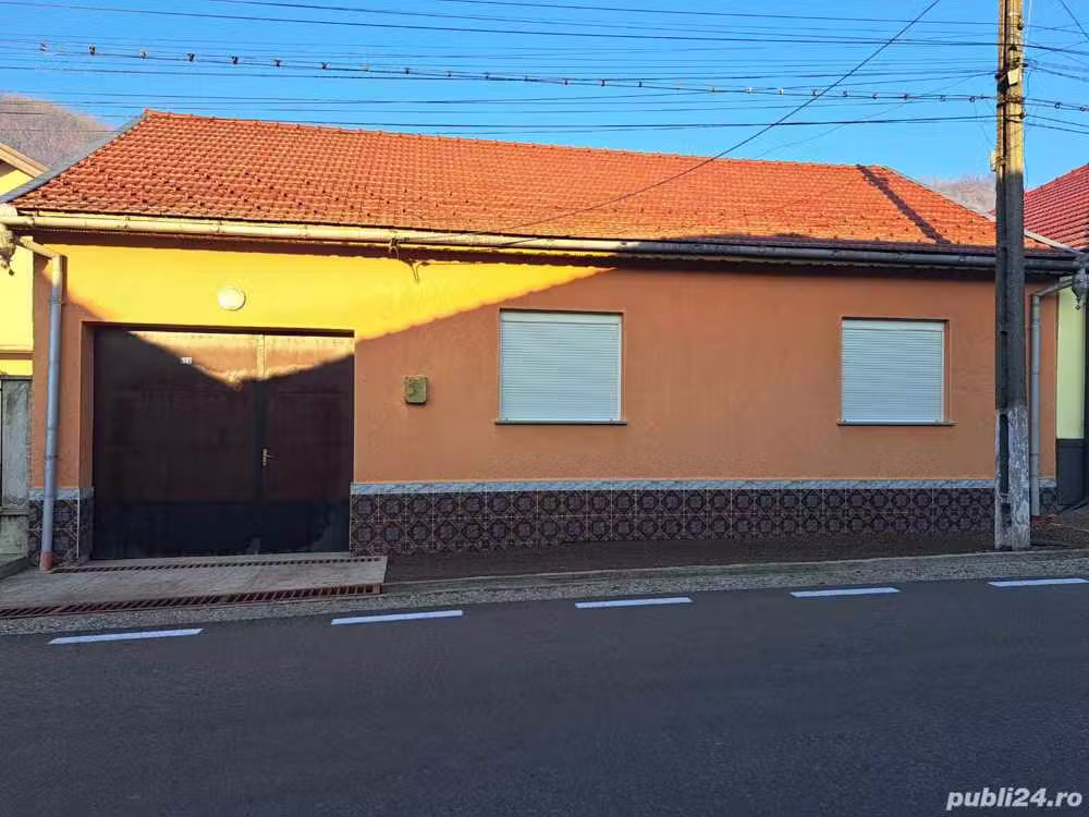 Casa cu 3 camere in Carasova | negociabil