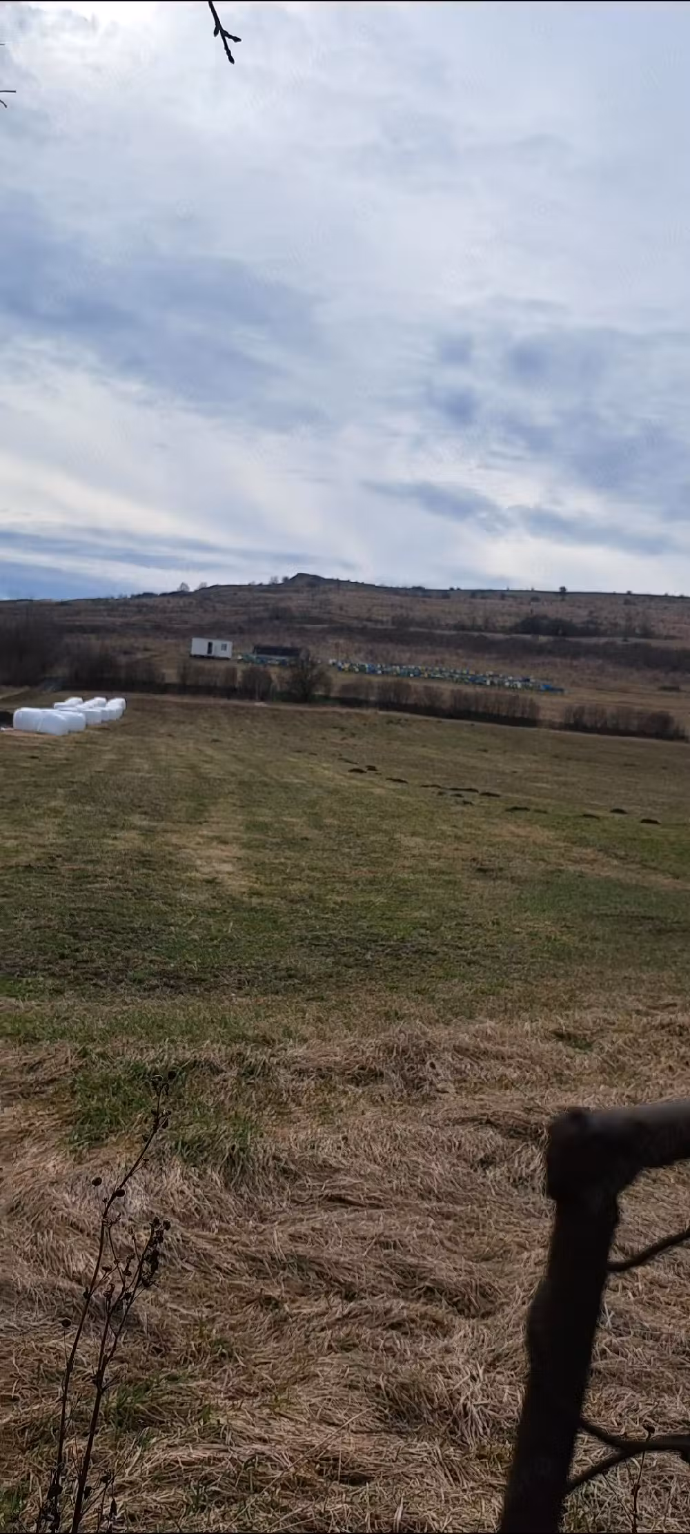 Casă și teren de vânzare