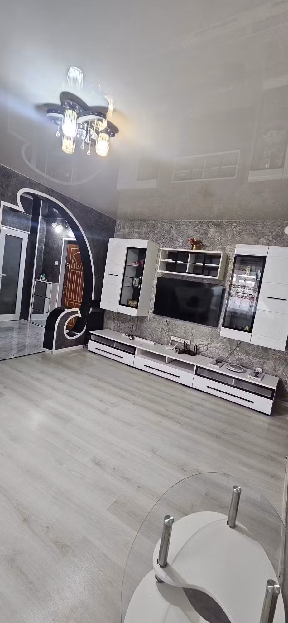 Proprietar-Vand ap 3 camere,stradal.Pret 79990 Euro