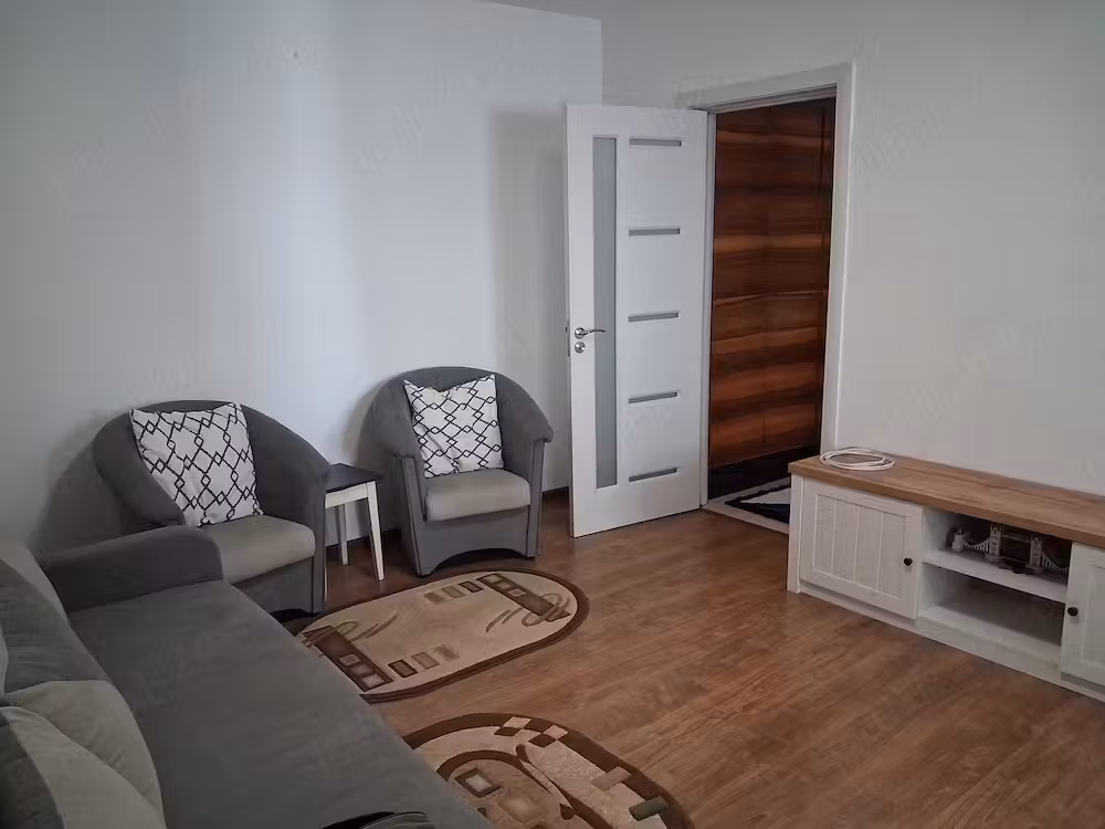 inchiriez apartament 2 camere