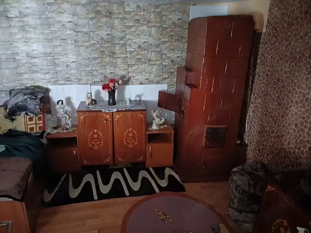 casă batrineasca  de vânzare