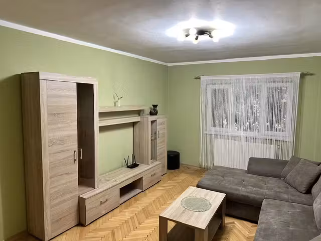 Inchiriez apartament in zona Lipovei