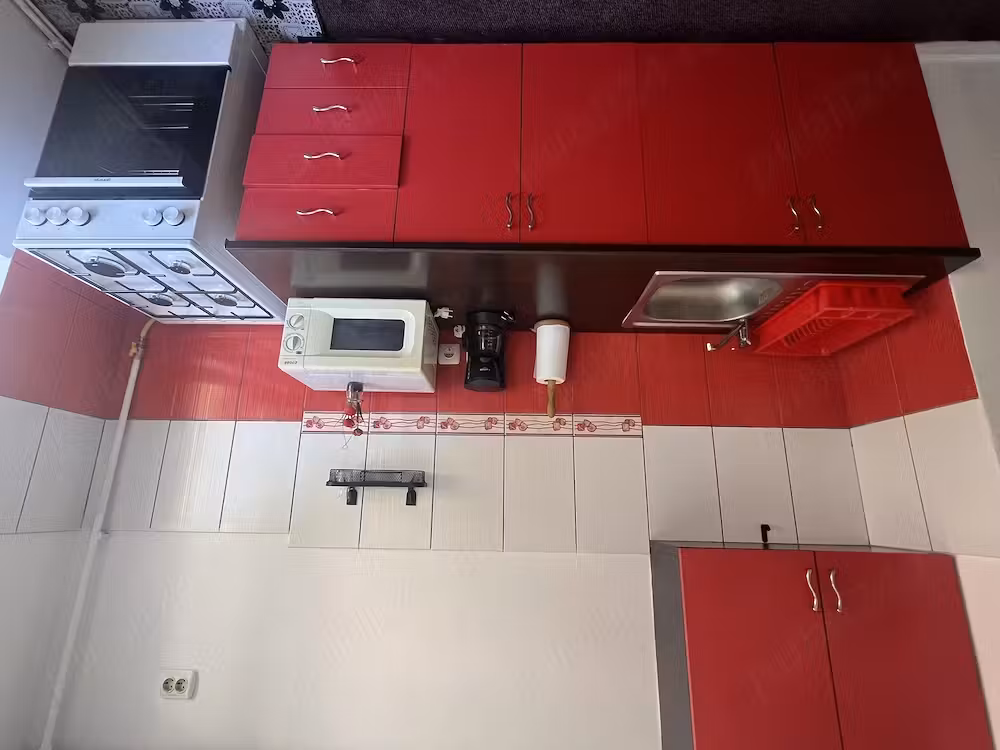 Închiriez apartament 3 camere