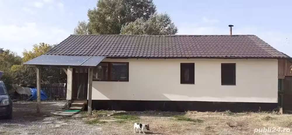 Vând casă de vacanță in Delta Dunării,mobilată,la 50 m de apă.