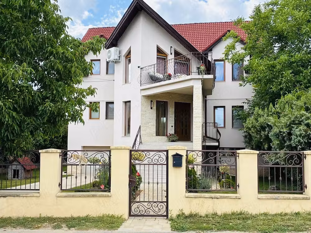 Vând Casă Mare - Marghita