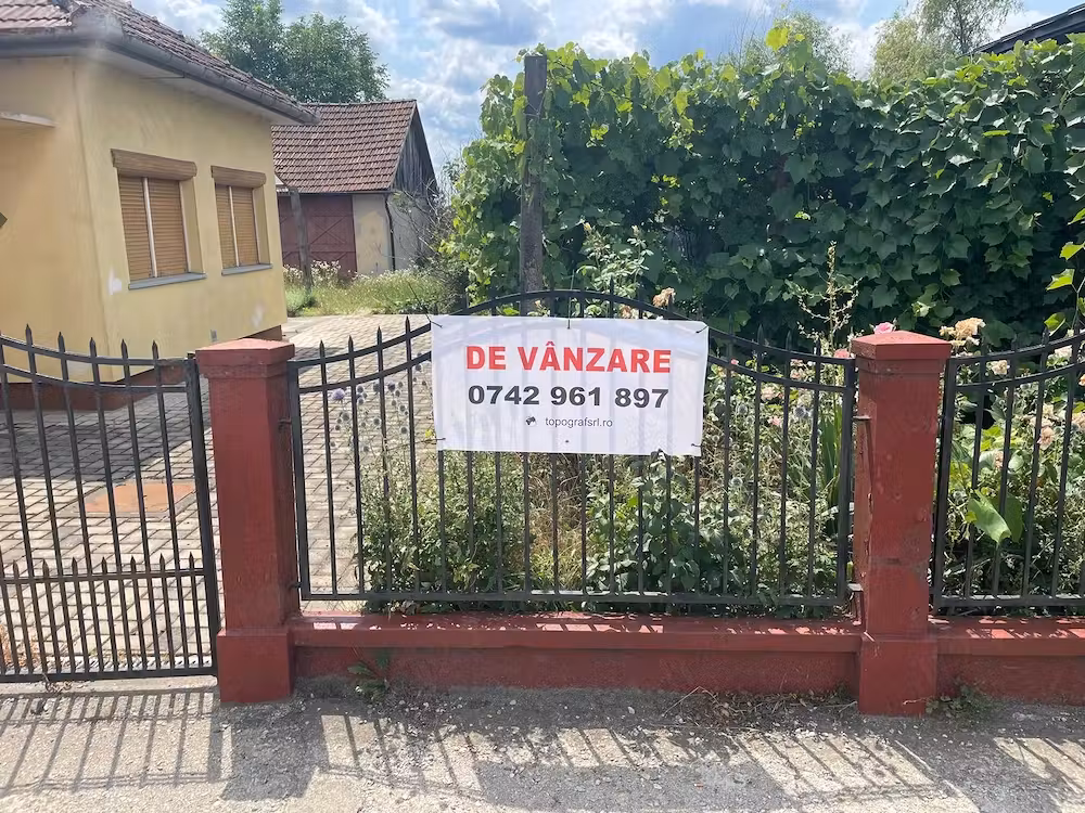 vând casă, anexă și teren pe str. Băii, nr. 70, oraș Seini, proprietate la cheie, aproape de centru