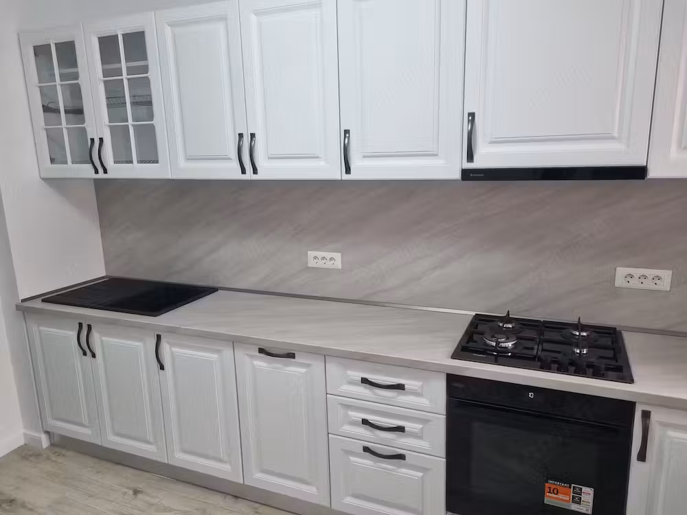 Inchiriez ap 3 camere zona piata moldovei total rebovat