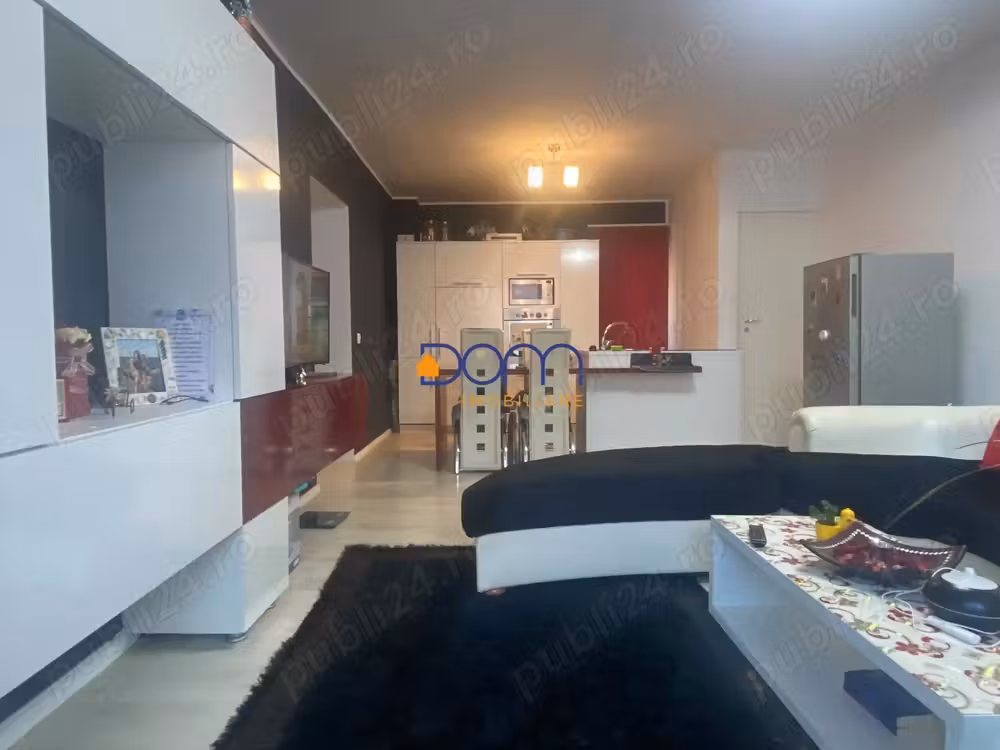 De vanzare apartament 3 camere, zona Aeroport