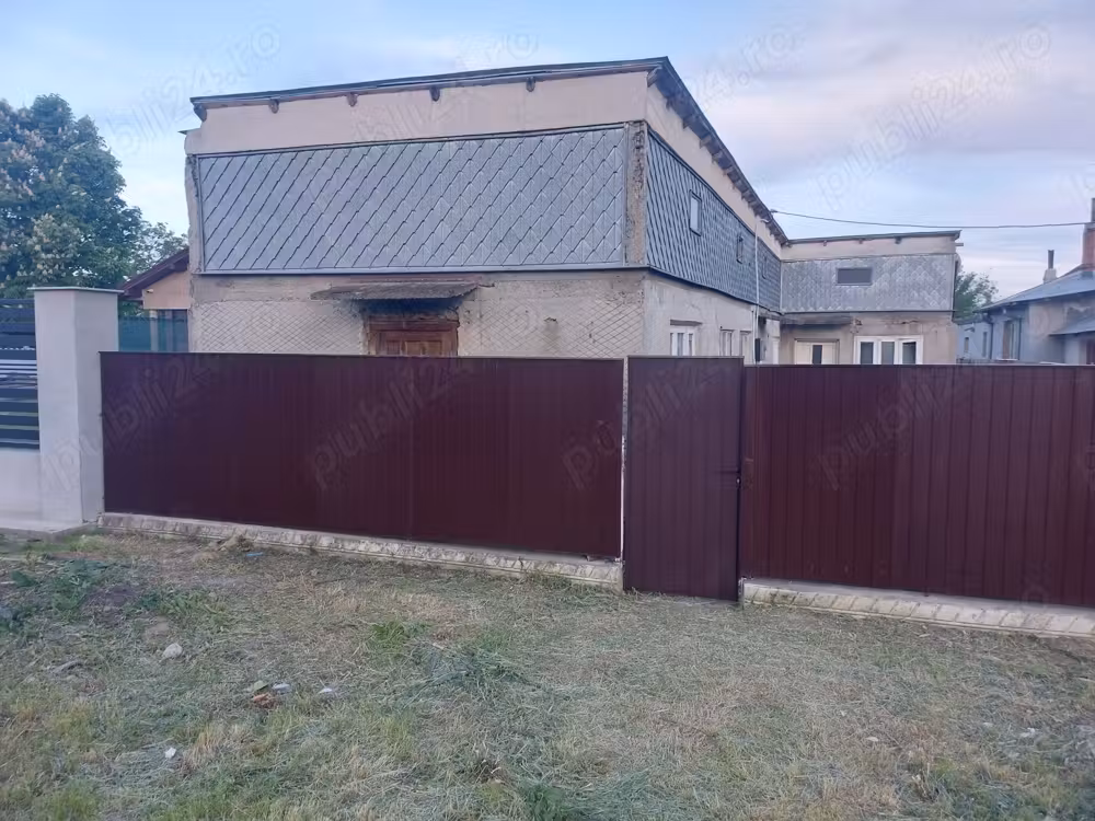 Vând casă bătrânească comuna Vulturu jud Vrancea.