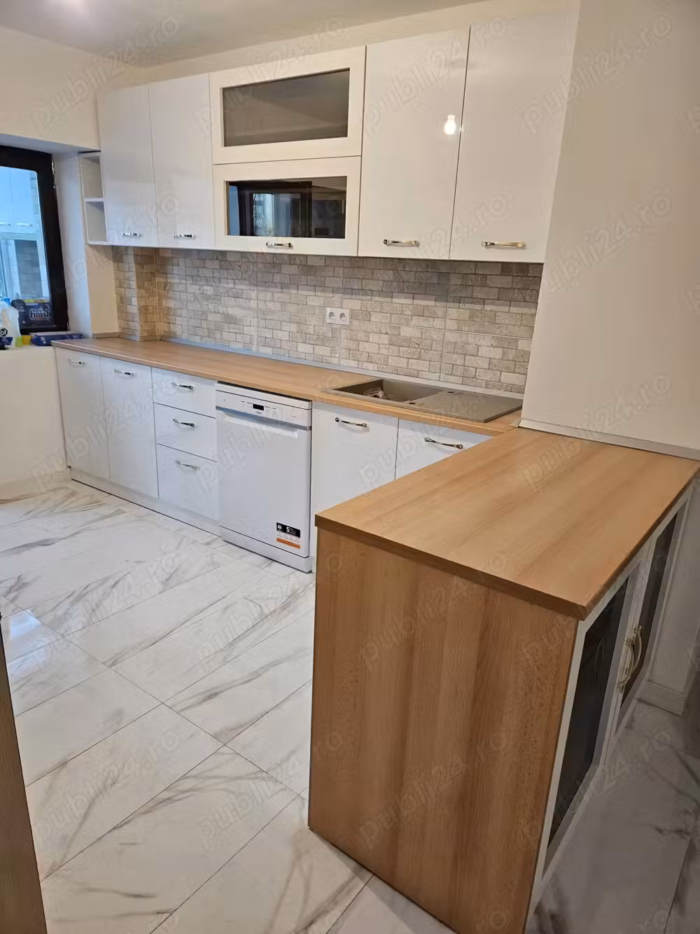 Vând apartament spațios mobilat și utilat, încălzire în pardoseală