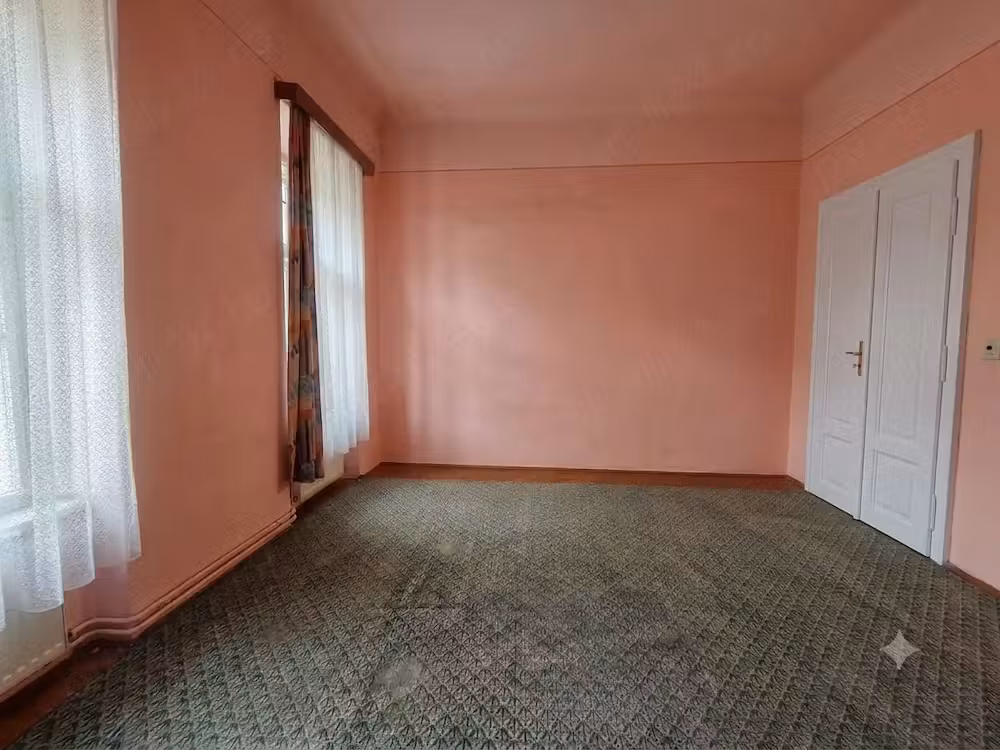 Apartament Ultracentral cu 3 camere,Boxa si cota parte de teren.