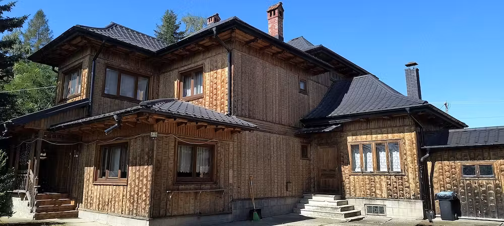 Casa de locuit Campulung Moldovenesc 242mp cu teren 1756mp