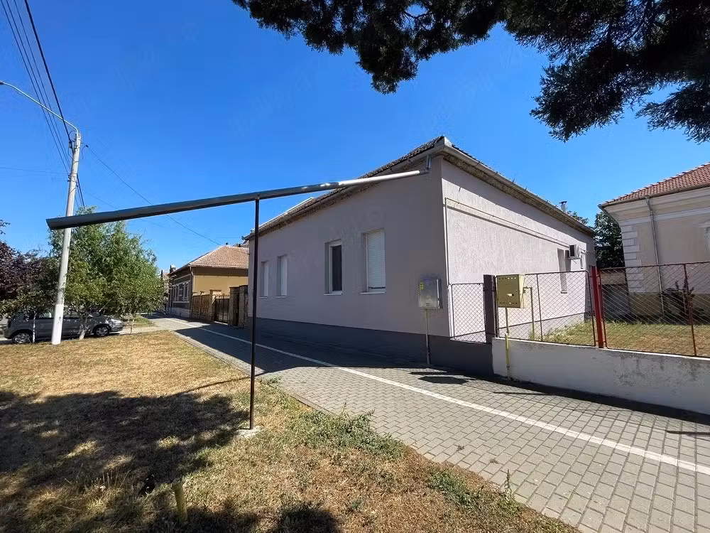 Casa de vanzare langa Penny Curtici ultracentral