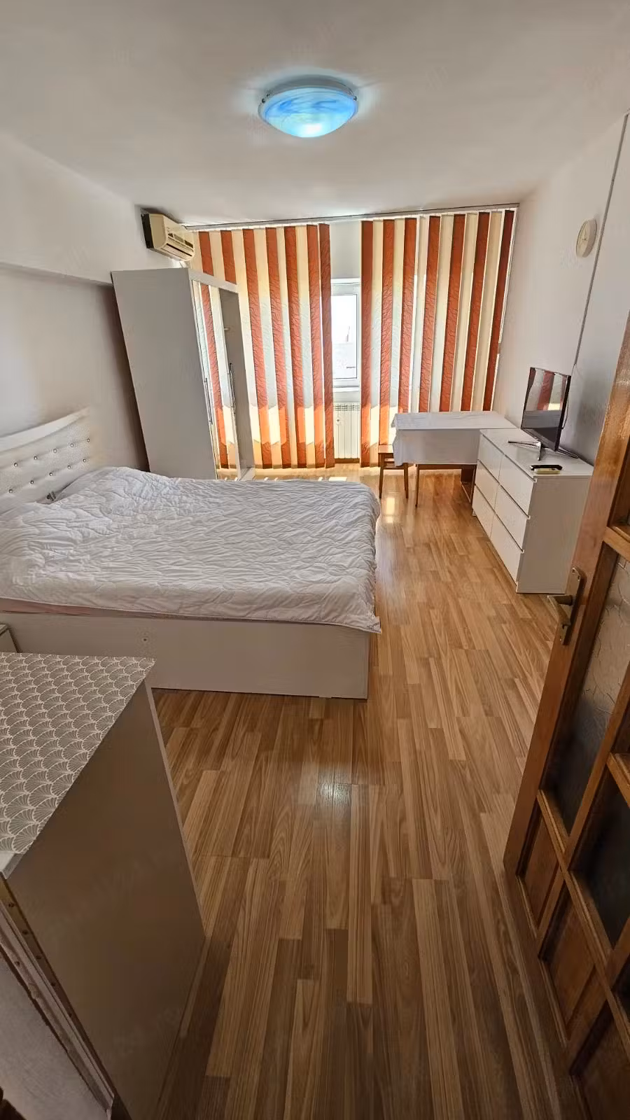 Garsonieara str Traian Constanta - zona Gara, in spate la BCR