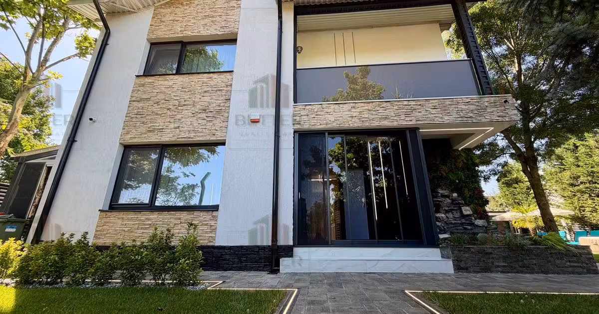 Casă de vânzare cu 6 camere în Berceni