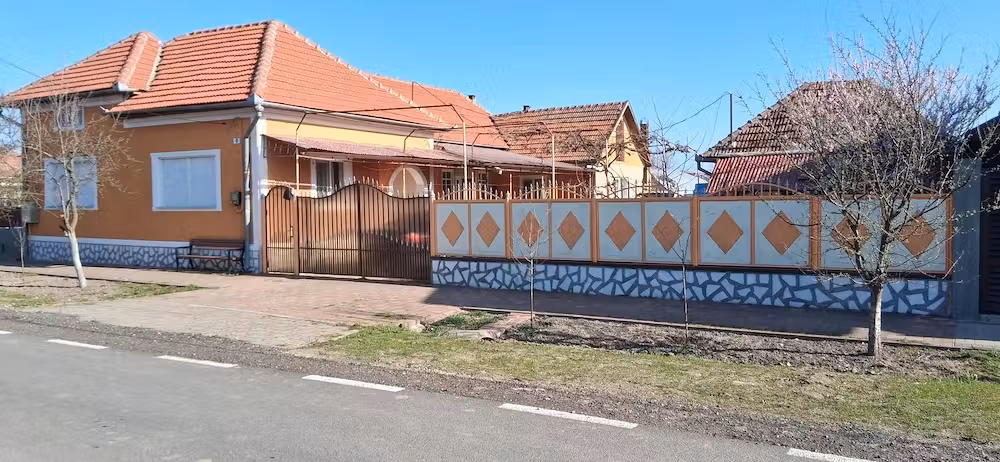Vând casă construcție nouă din BCA.Comuna Cermei județul Arad
