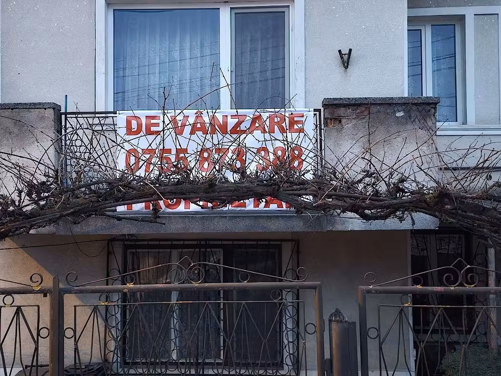 Vând casă, singur în curte, Andrei Mureșanu