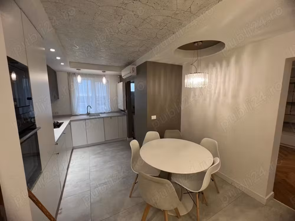Apartament 3 camere de inchiriat zona Central