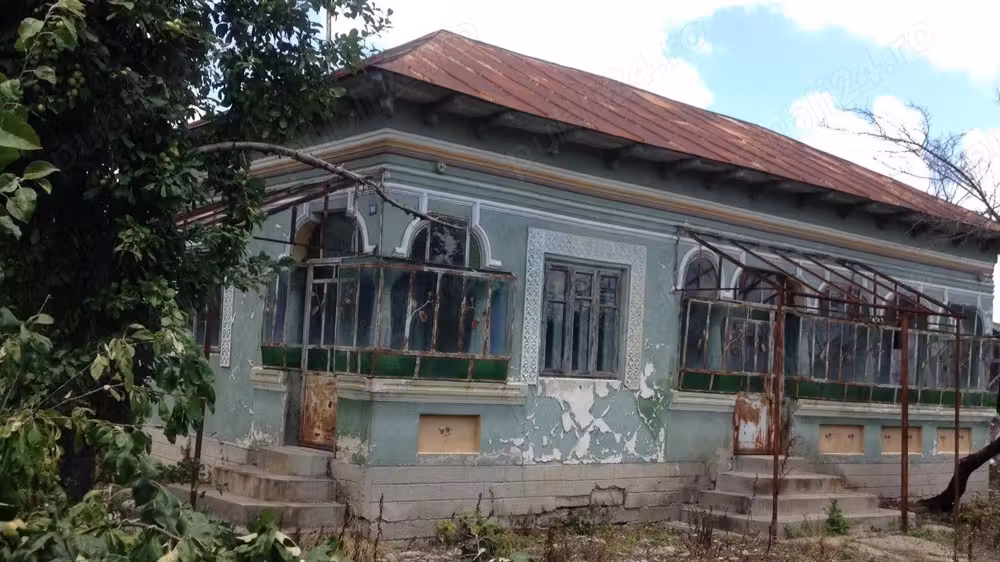 Casa 3 camere si anexa in Carlogani