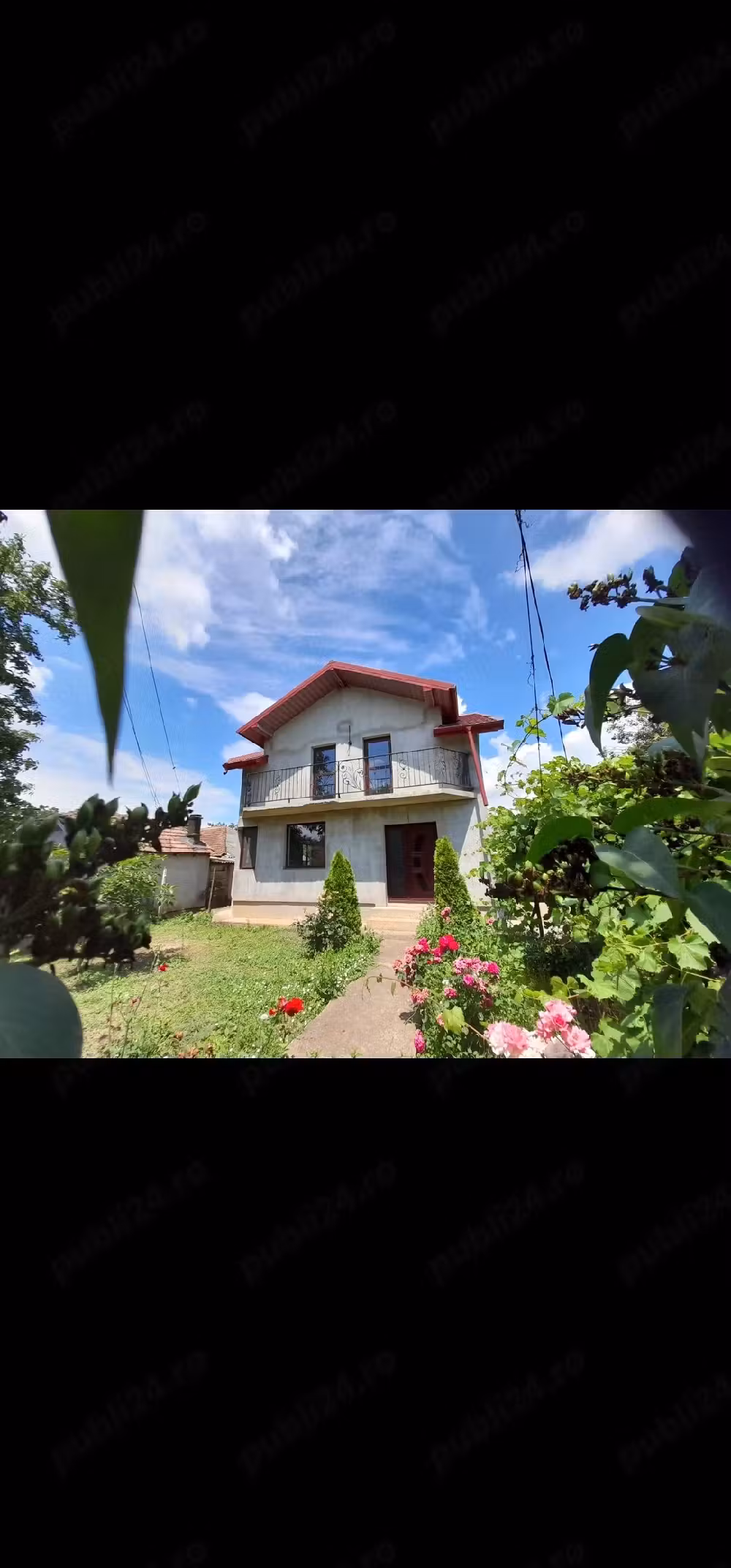 Vand casa 5 camere lângă Primărie  cu teren de 1000m