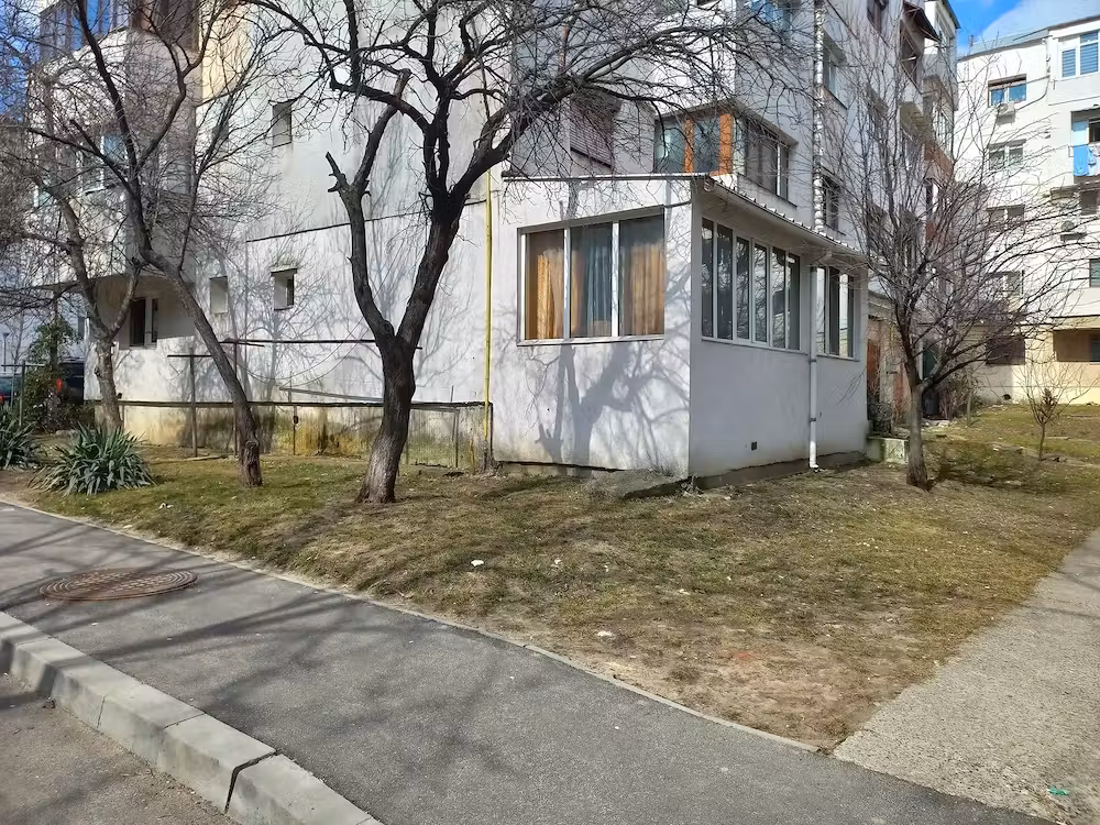 Vand Apartament 84 mp  Mun. HUSI