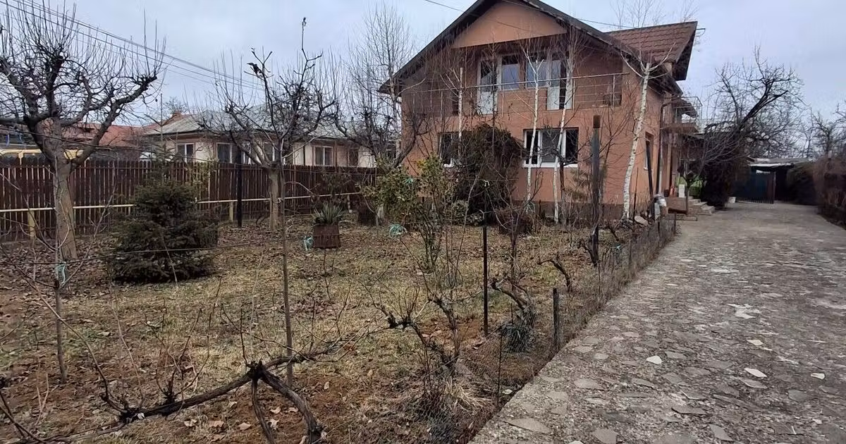 Casă individuală de vânzare cu 5 camere în Păulești