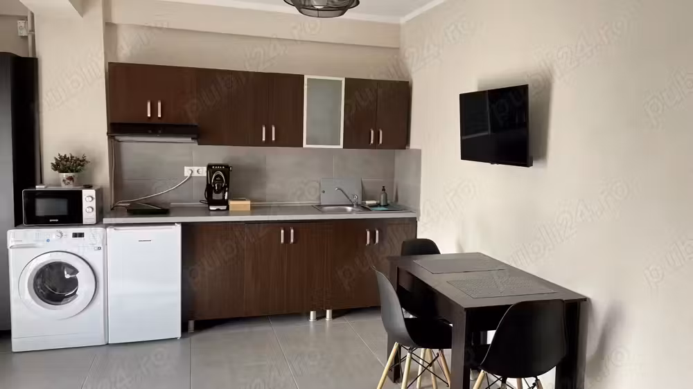 Inchiriez apartament