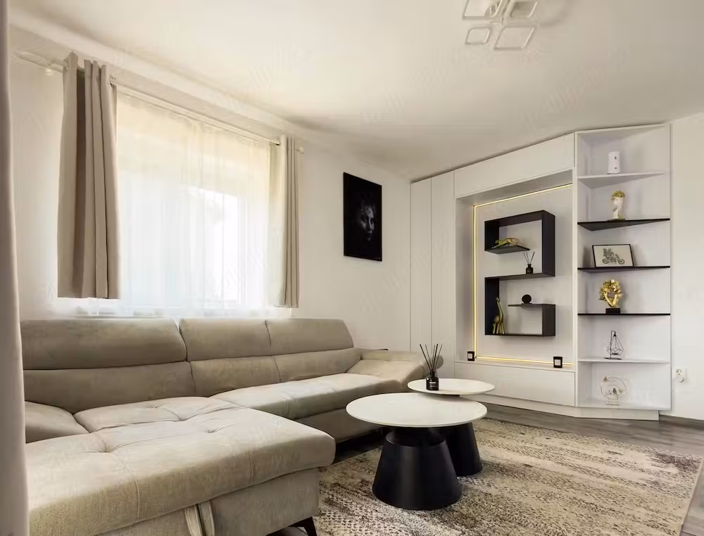 PROPRIETAR - de vânzare casă+teren generos+spațiu multifuncțional în Oradea- preț negociabil!