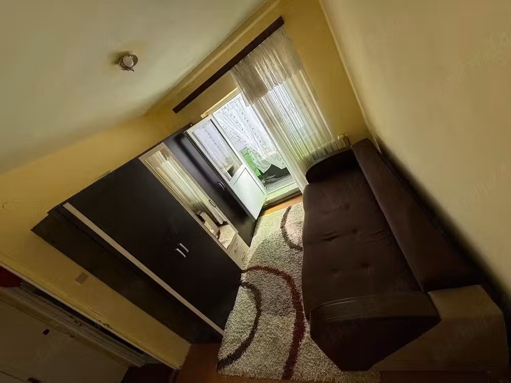 Inchiriez apartament