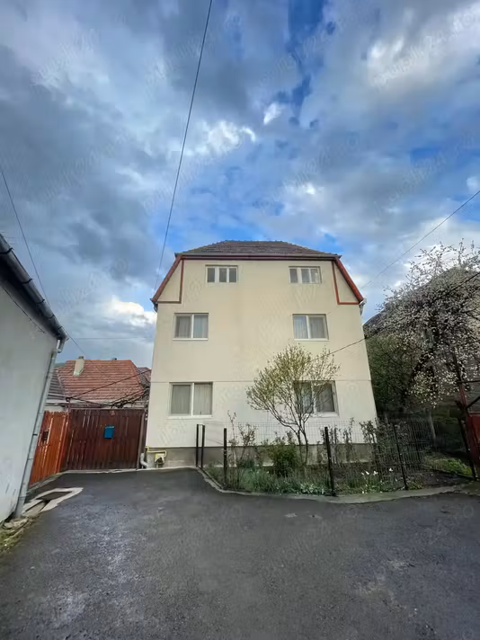 Casă Central
