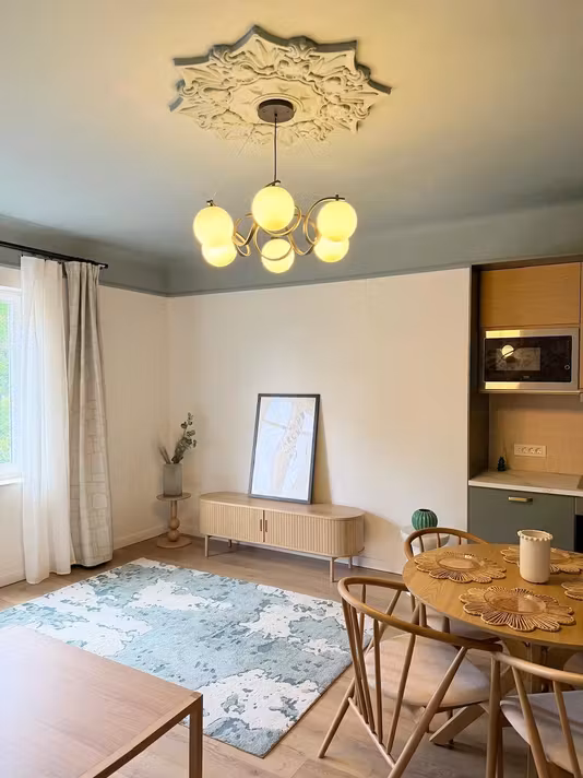 Apartament Muzeu, Universitate