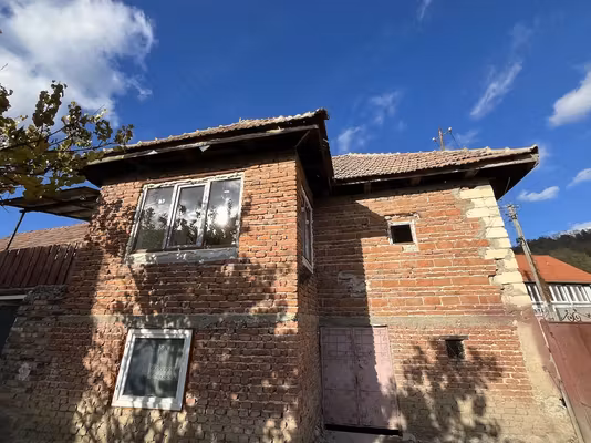 Casă Podeni