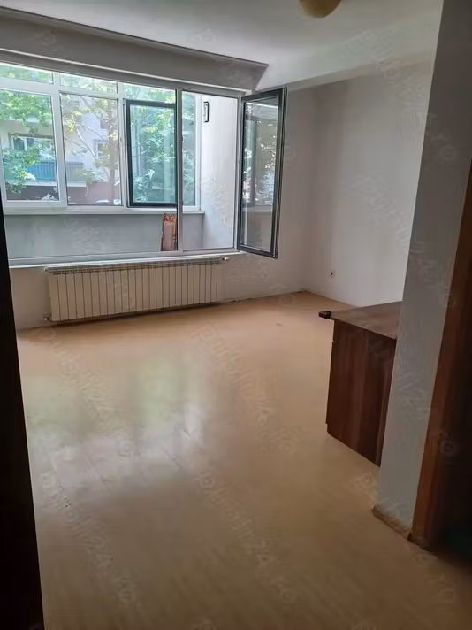 Garsonieră Rosu