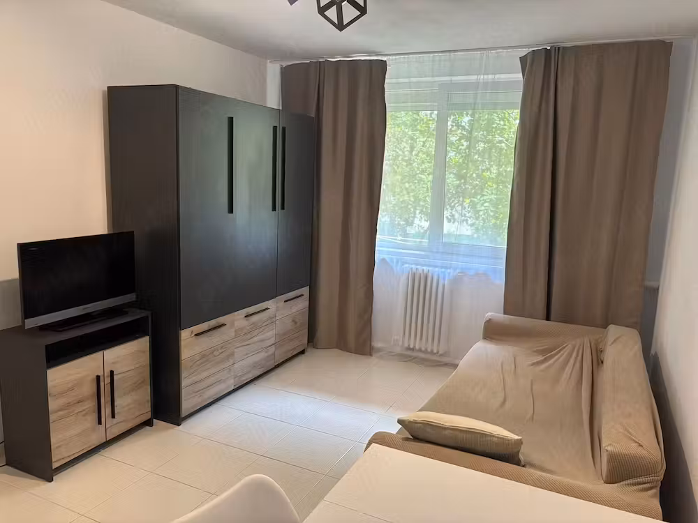 Închiriez garsoniera zona Buziașului