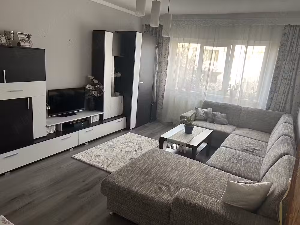 Vând apartament 3 camere