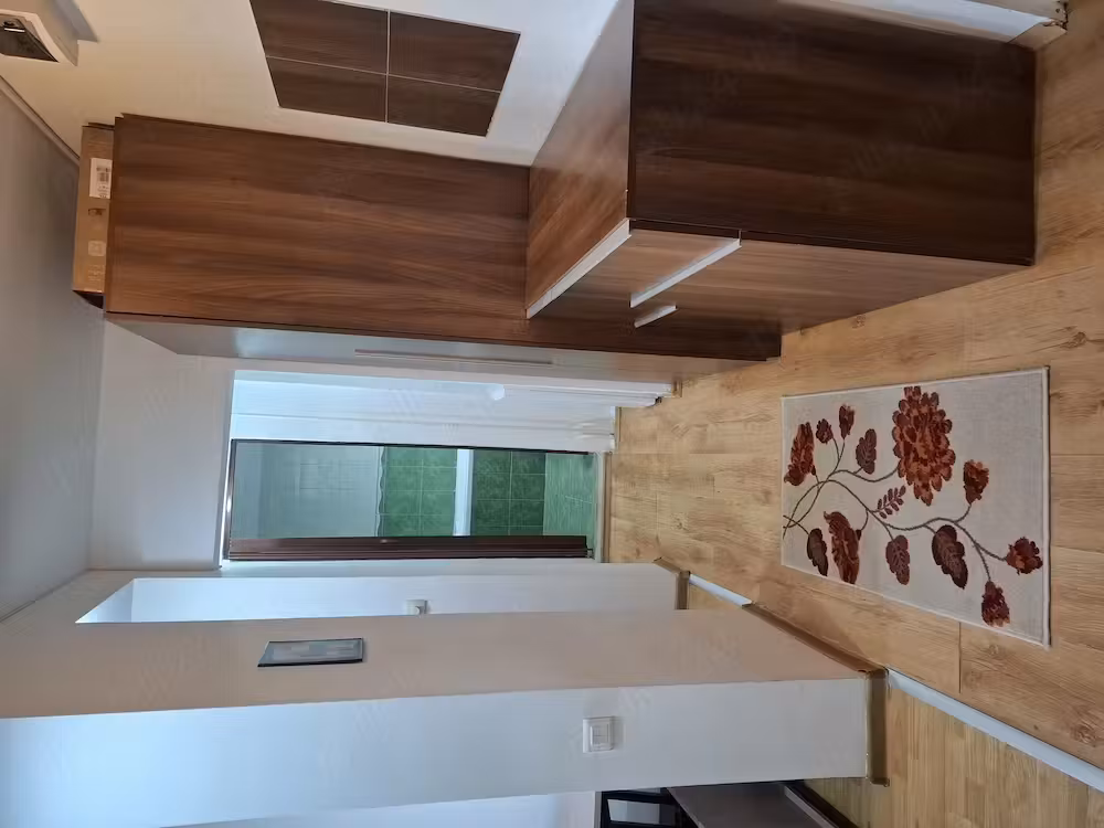 Închiriez apartament cu 2 camere