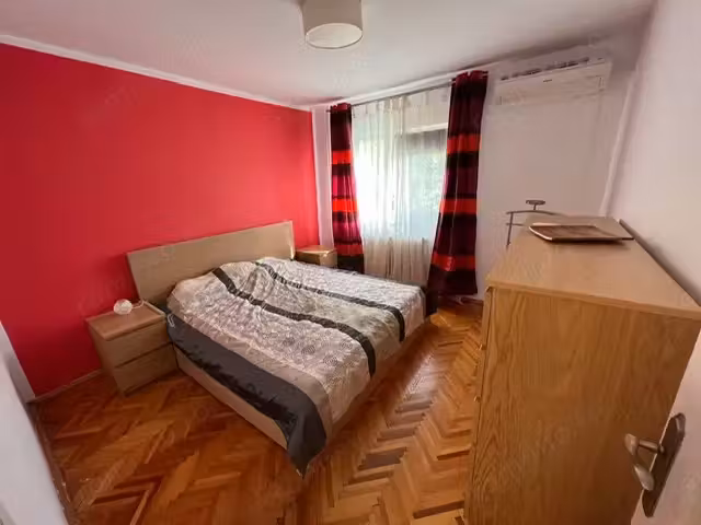 Vand 3 camere Soarelui!