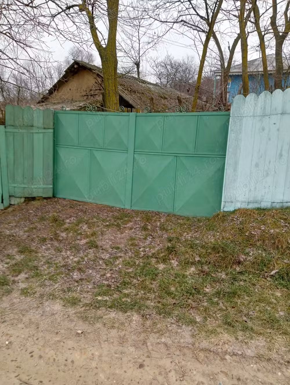 Vand casa cu teren Perieni