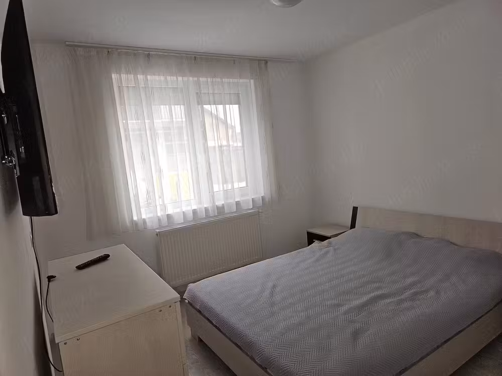 Închiriez apartament cu 2 camere in Giroc