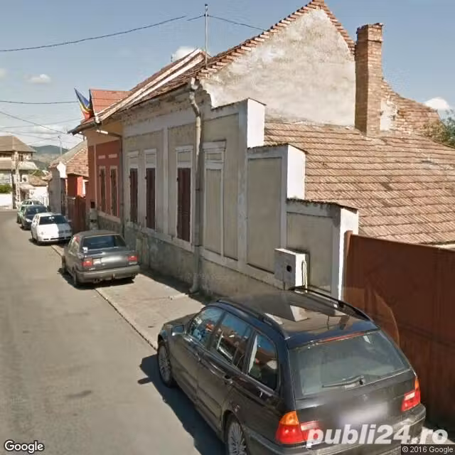 Vând casă cu grădină in Reghin, zonă centrală, preț: 175.000 EUR.