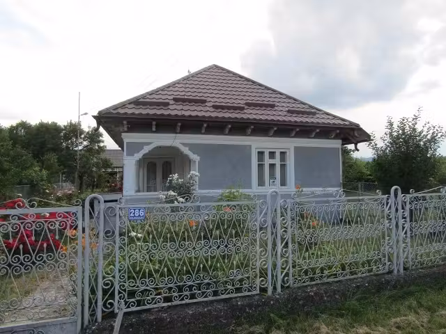 Casă · 6 camere · 171 m², Savinesti, Roznov