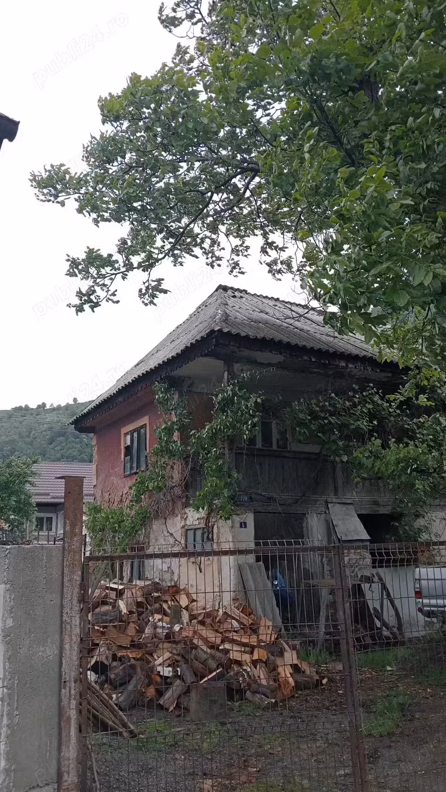 Casa la tara pe Valea Oltului