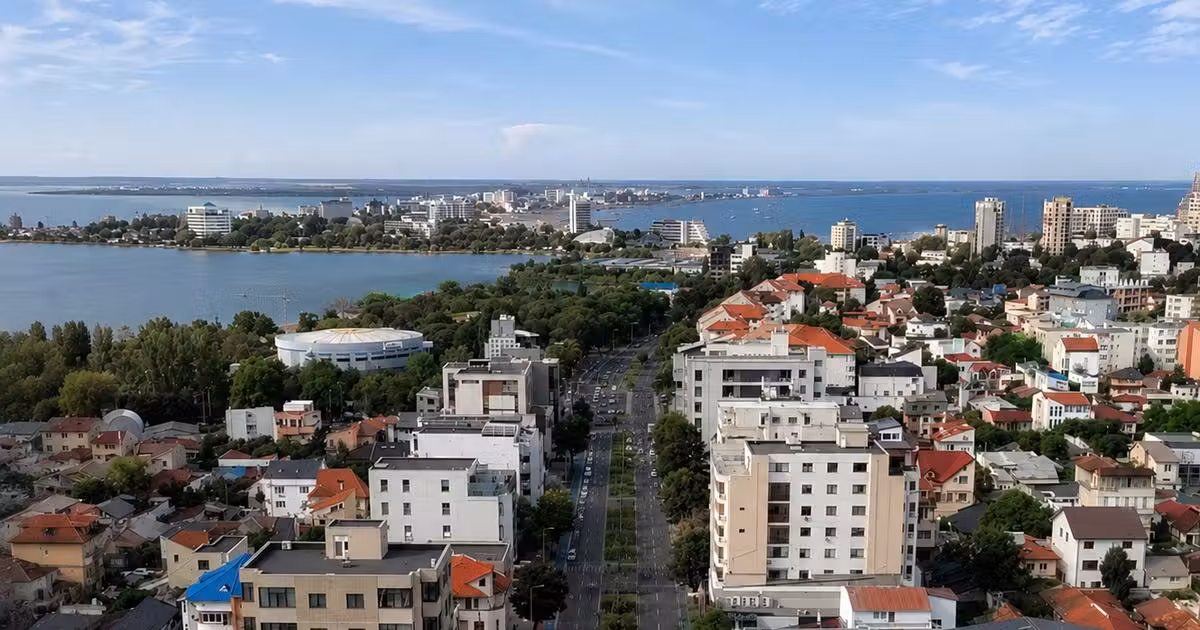 Apartament de vânzare cu 4 camere, mobilat în zona Faleza Nord, Constanța