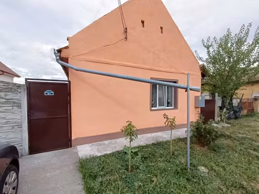 Casă Izvin