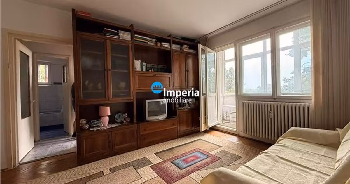 Apartament de vânzare cu 3 camere în zona Tătărași, Iași