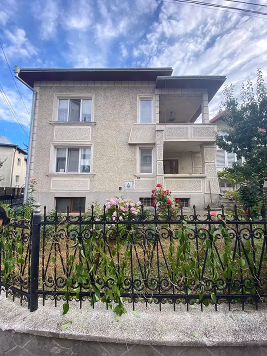 Casă Central
