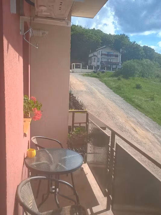 Apartament Floresti